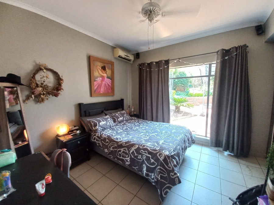 4 Bedroom Property for Sale in Safari Gardens North West